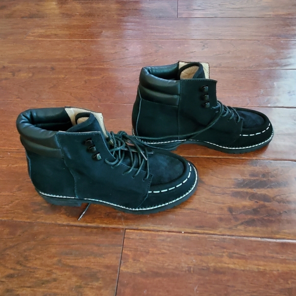 NWT Black leather Boot For Sale - Picture 4 of 5